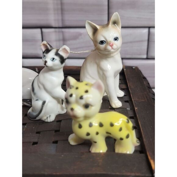 Lot of Small Porcelain Cats and Kittens #A56 - Picture 3 of 9